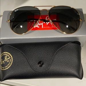Ray Ban Aviators Black/Gold Brand New!!!